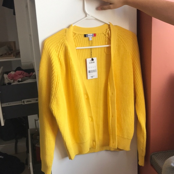 A yellow button-up cardigan from Jennyfer - Picture 2 of 4